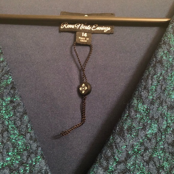 Ronni Nicole Longsleeve Ruched Knot Dress Sz 14 - Picture 4 of 6